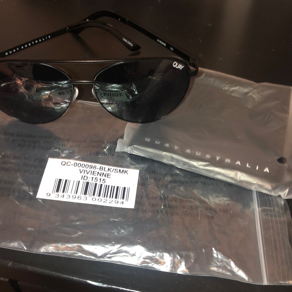 Authentic Quay Australia Vivienne Sunnies - Picture 7 of 7